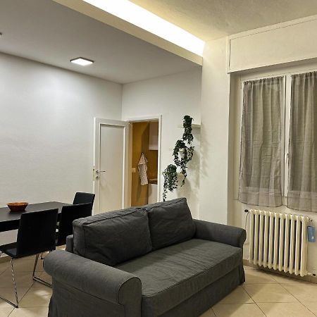 Modern Cenisio Apartment - Self Check-In & Parking ミラノ エクステリア 写真