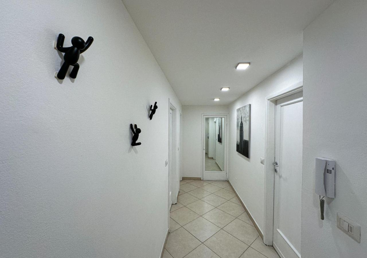 Modern Cenisio Apartment - Self Check-In & Parking ミラノ エクステリア 写真
