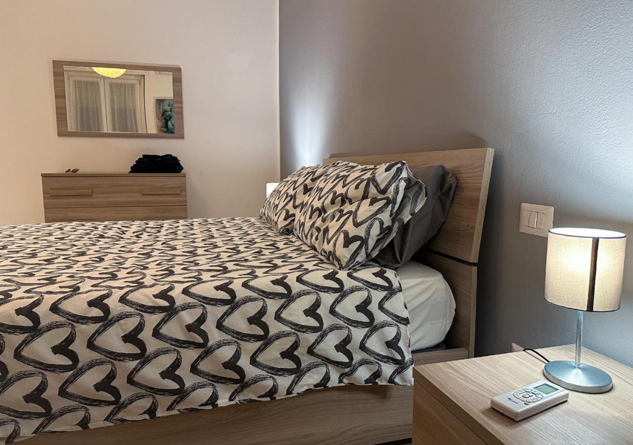 Modern Cenisio Apartment - Self Check-In & Parking ミラノ エクステリア 写真