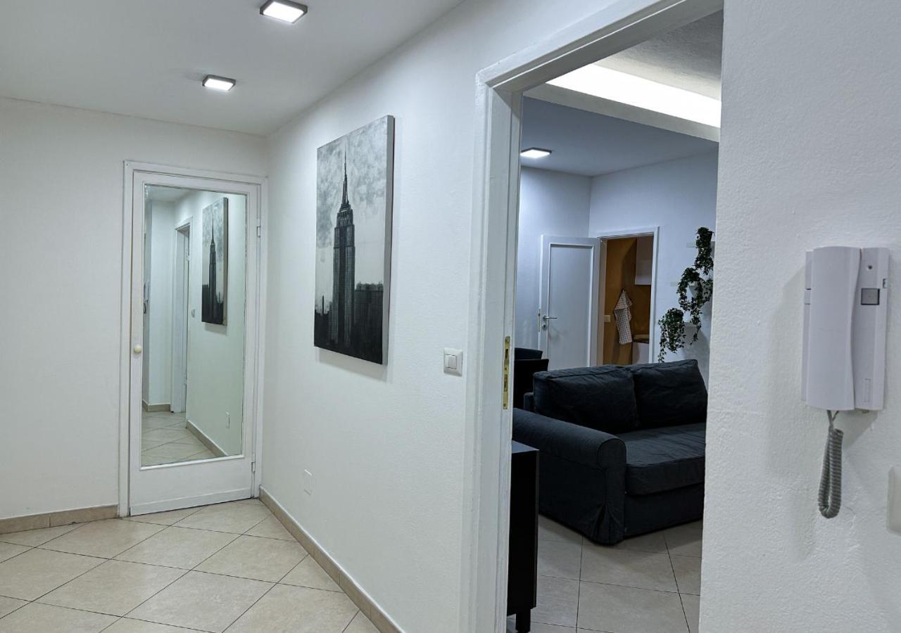 Modern Cenisio Apartment - Self Check-In & Parking ミラノ エクステリア 写真