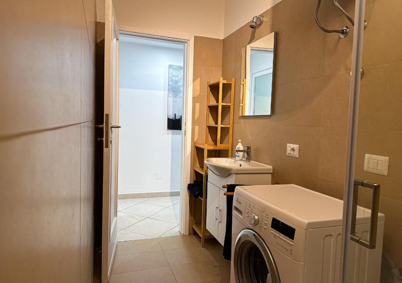 Modern Cenisio Apartment - Self Check-In & Parking ミラノ エクステリア 写真